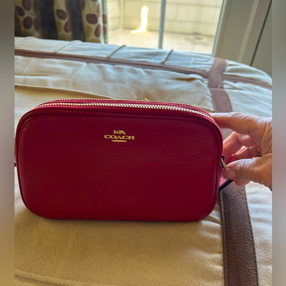 COACH  Mother’s Day Sale‼️
LIKE NEW❣️
Coach Vintage Red Leather Crossbody Bag